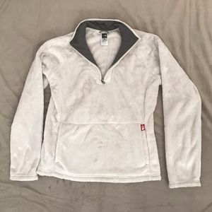 Fuzzy Cream The North Face fleece pullover